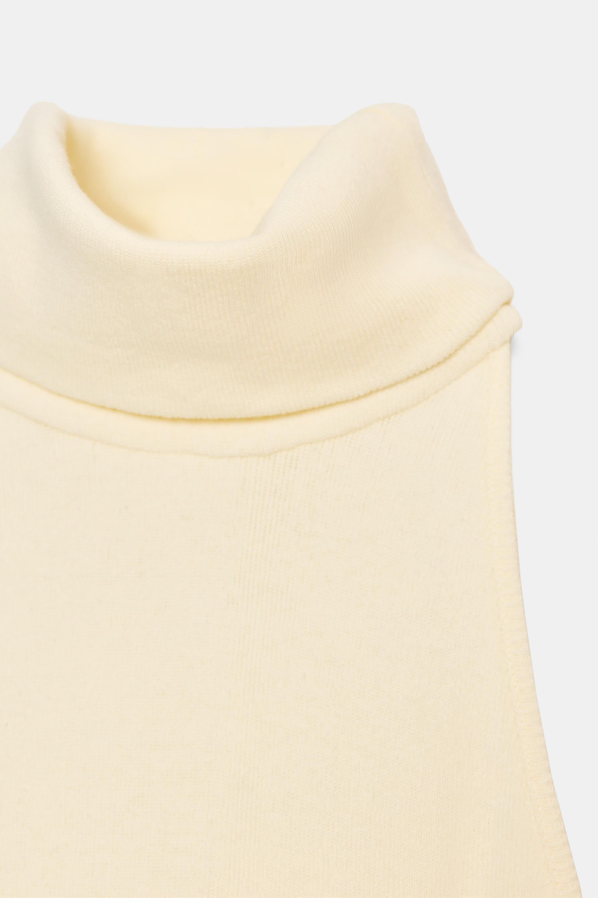 HIGH NECK SLEEVELESS TOP